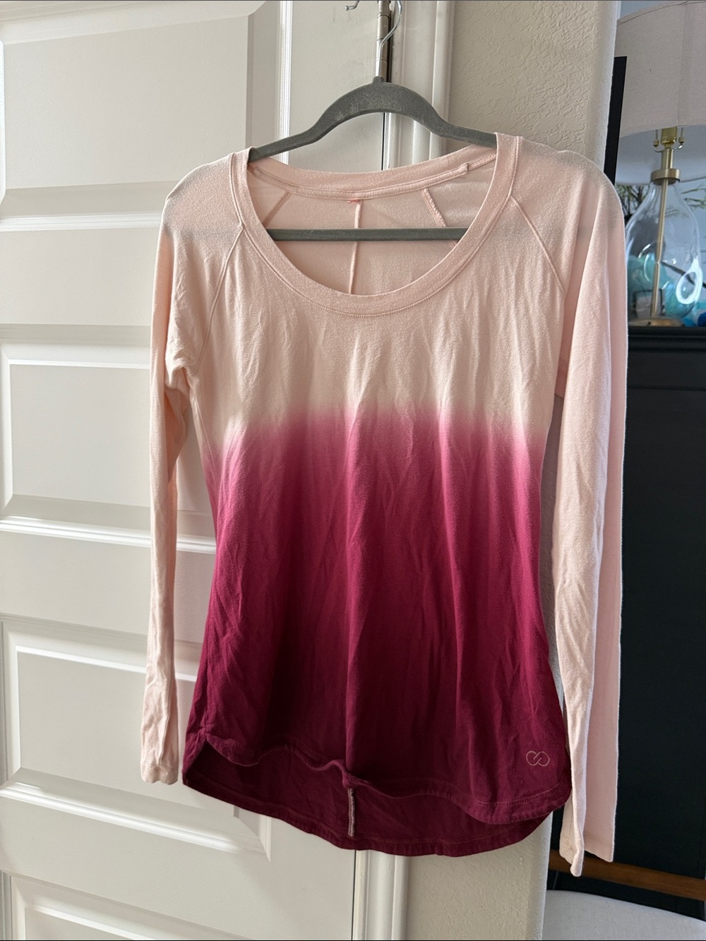 Women's Ombre Long-Sleeve Tee - Pink to Burgundy Small